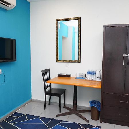 Hotel Shri Putiri Pasir Gudang Esterno foto