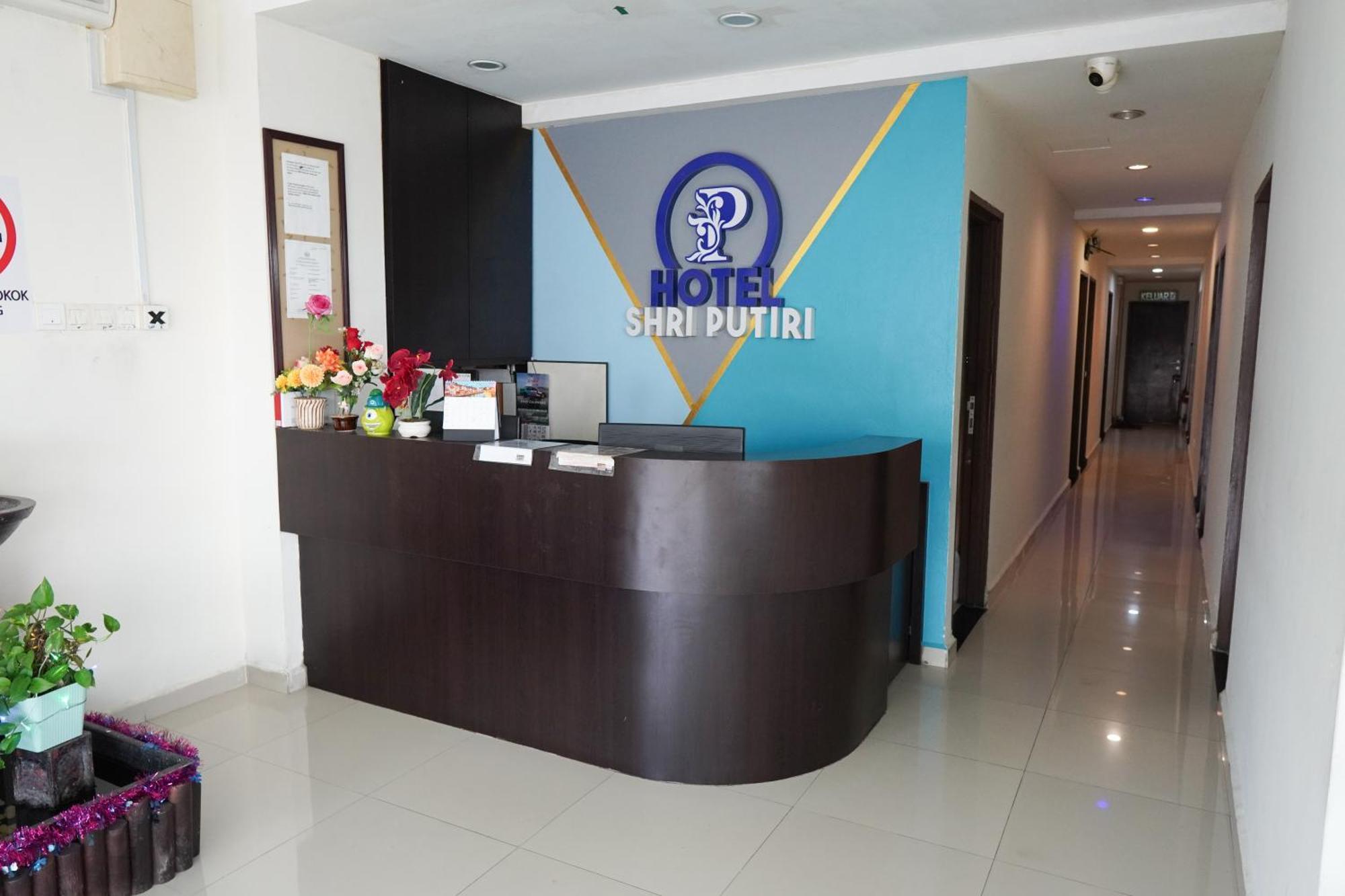 Hotel Shri Putiri Pasir Gudang Esterno foto