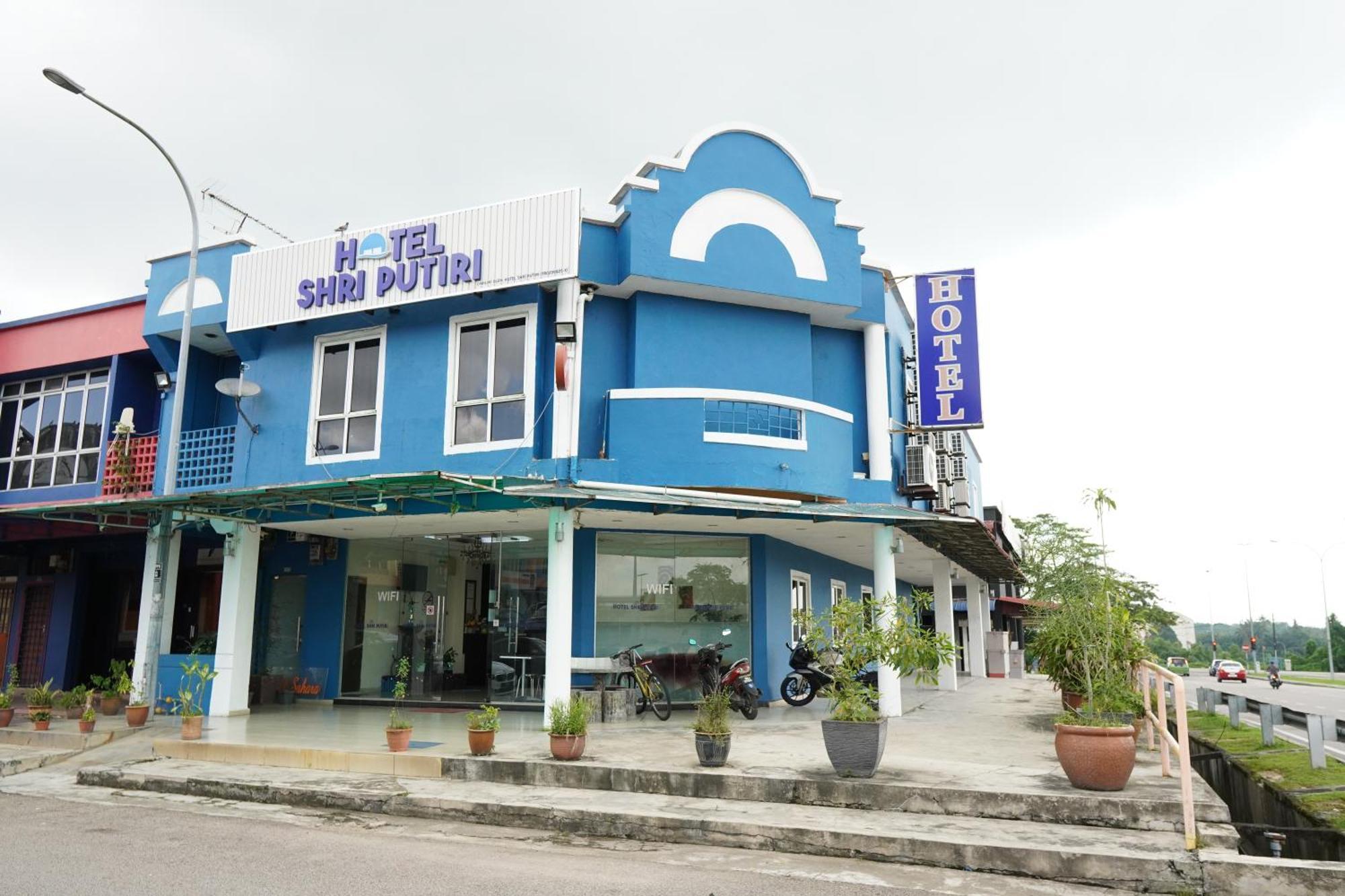 Hotel Shri Putiri Pasir Gudang Esterno foto
