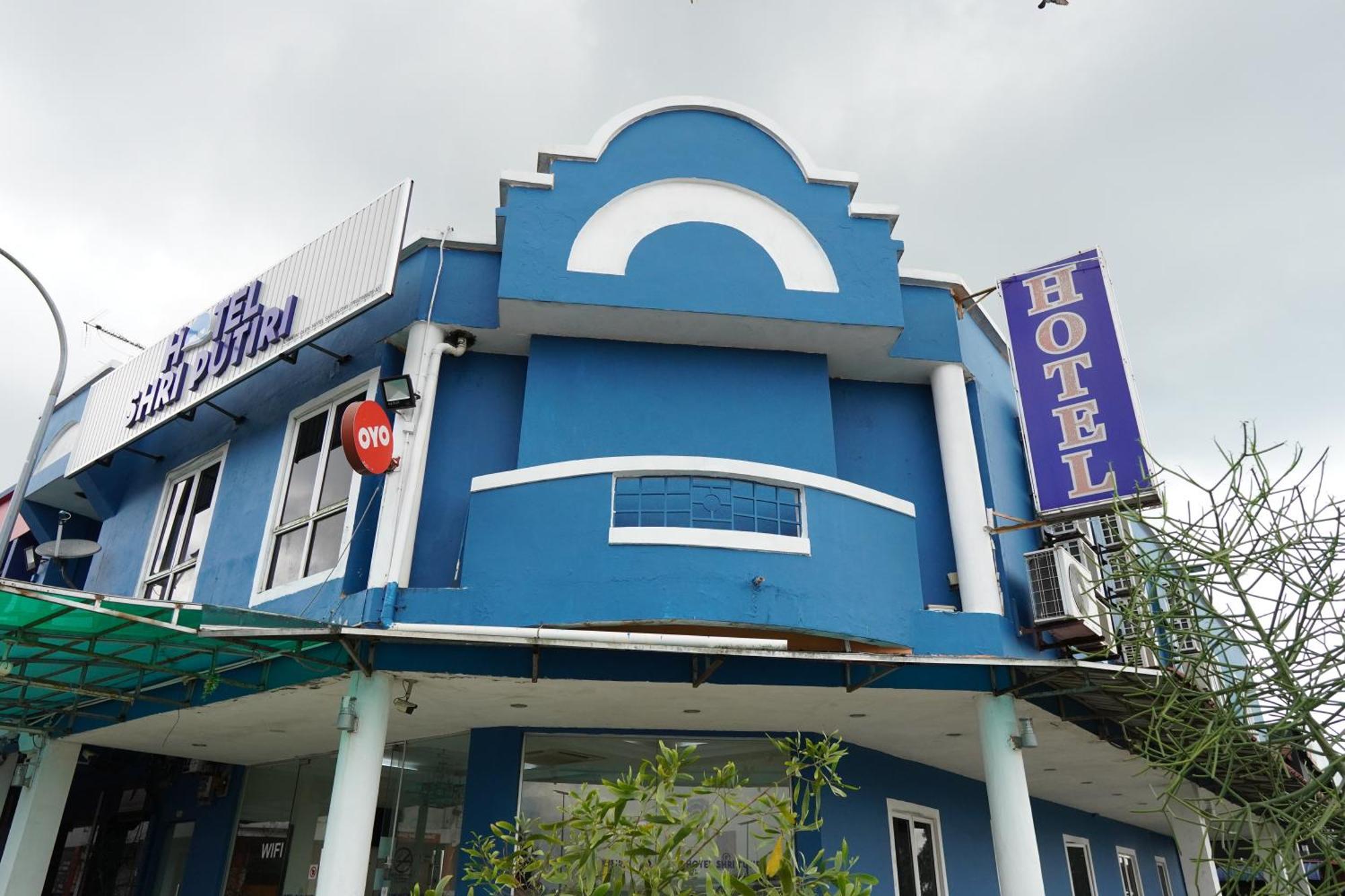 Hotel Shri Putiri Pasir Gudang Esterno foto